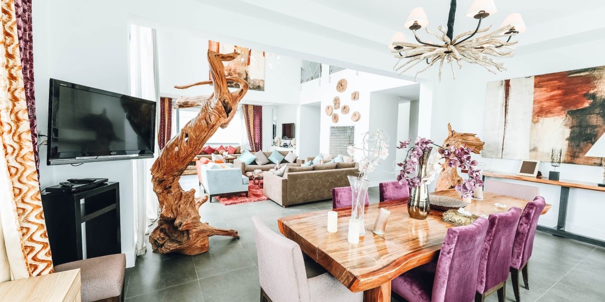 Villa allows groups of people to their personal space